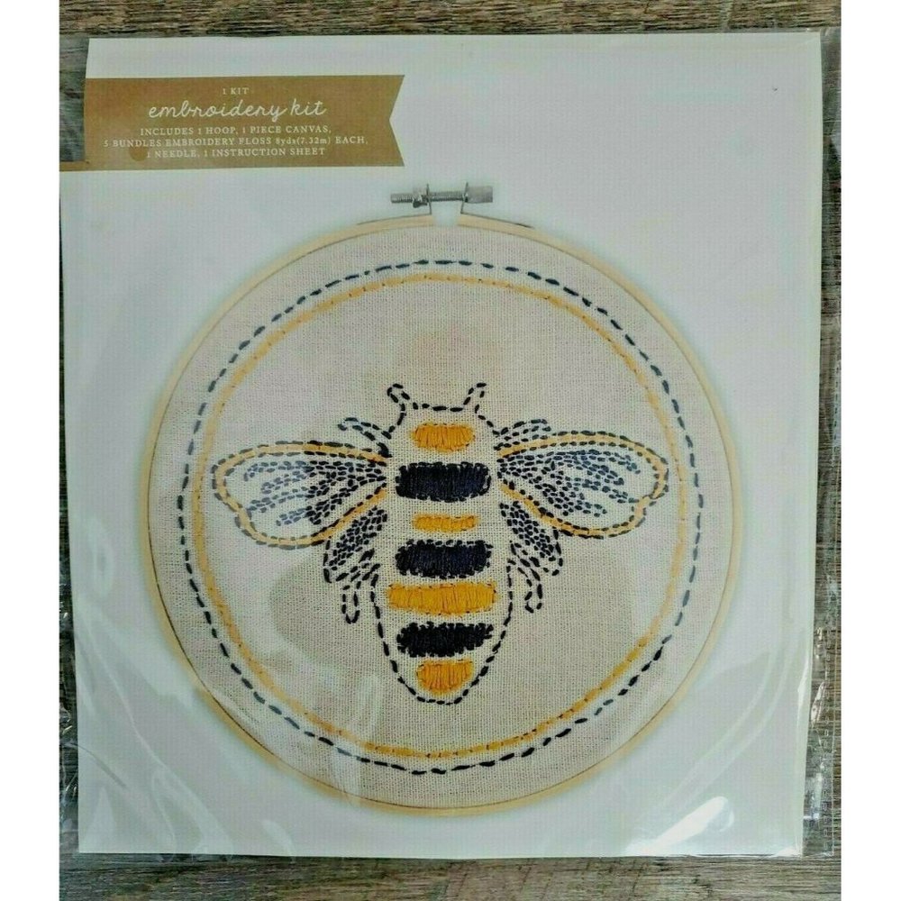 Embroidery Kit Bumblebee Honeybee 8-1/4" diameter hoop with all material Crafts